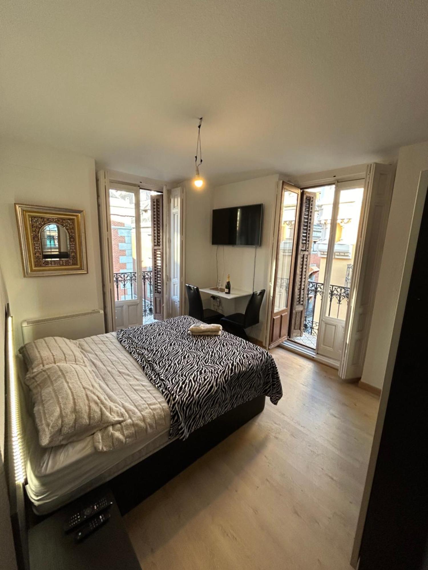 Room In Plaza Mayor Мадрид Екстер'єр фото